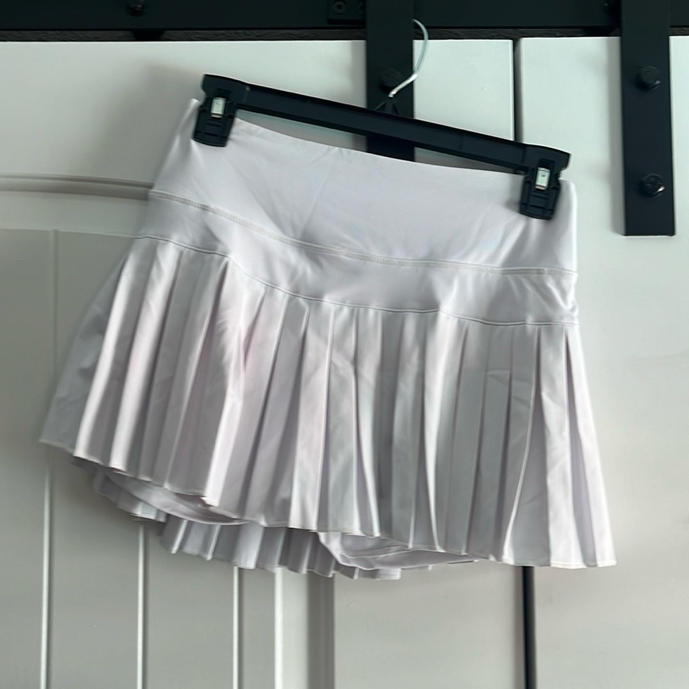 NEW goldhinge white pleated skirt